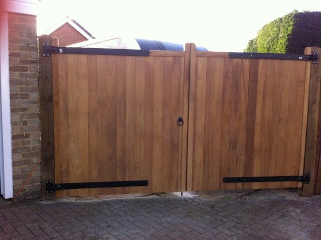 Gate With Handle